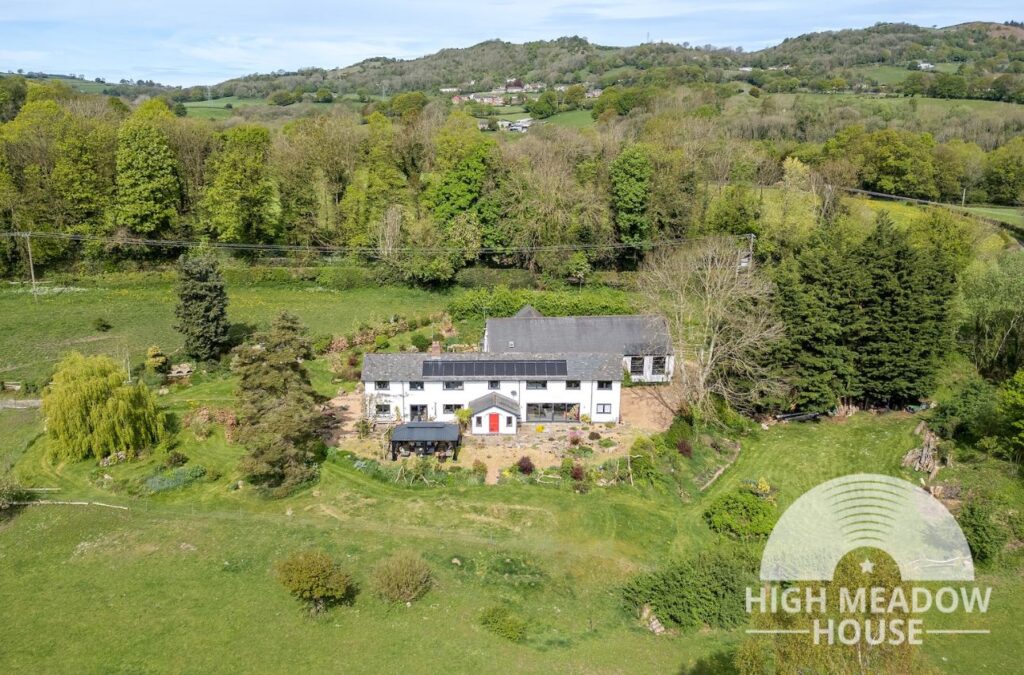 Cae-Pen-Ty Road, Cefn-Y-Bedd, LL12