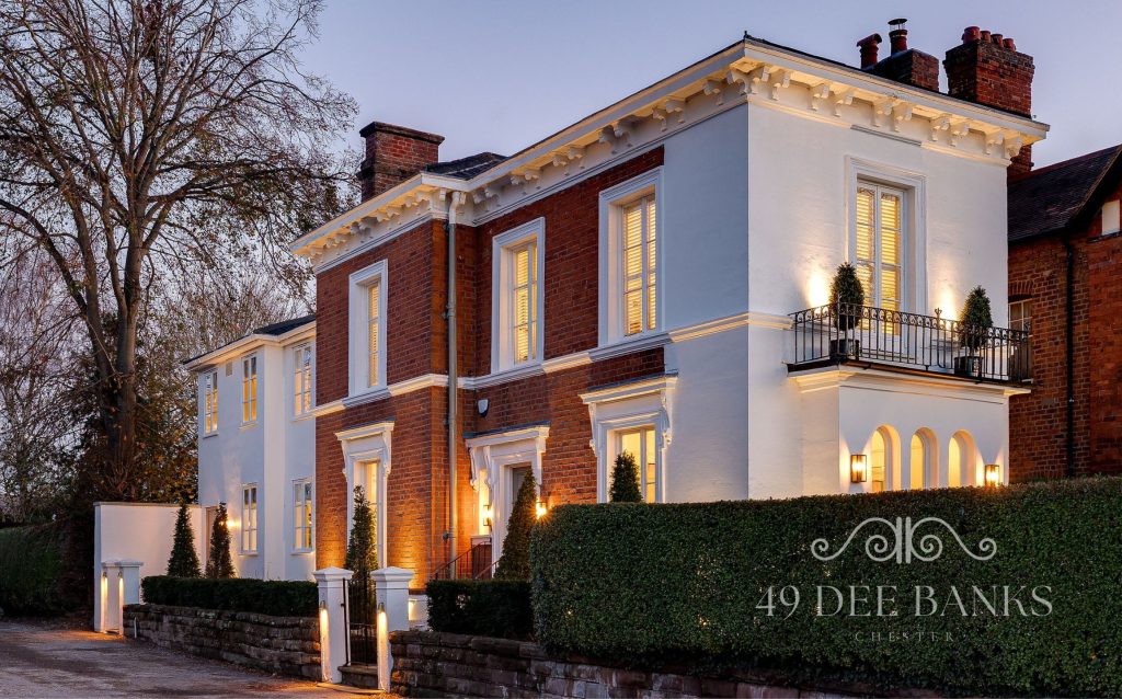 Dee Banks, Chester, CH3