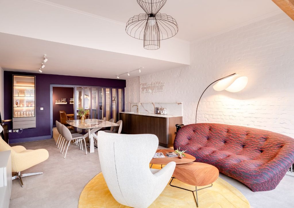 Currans Unique Heswall Office Currans Unique office – 16 Pensby Road, Heswall, CH60 7RE – a bespoke estate agency specialising in selling homes of distinction across Cheshire and the Wirral