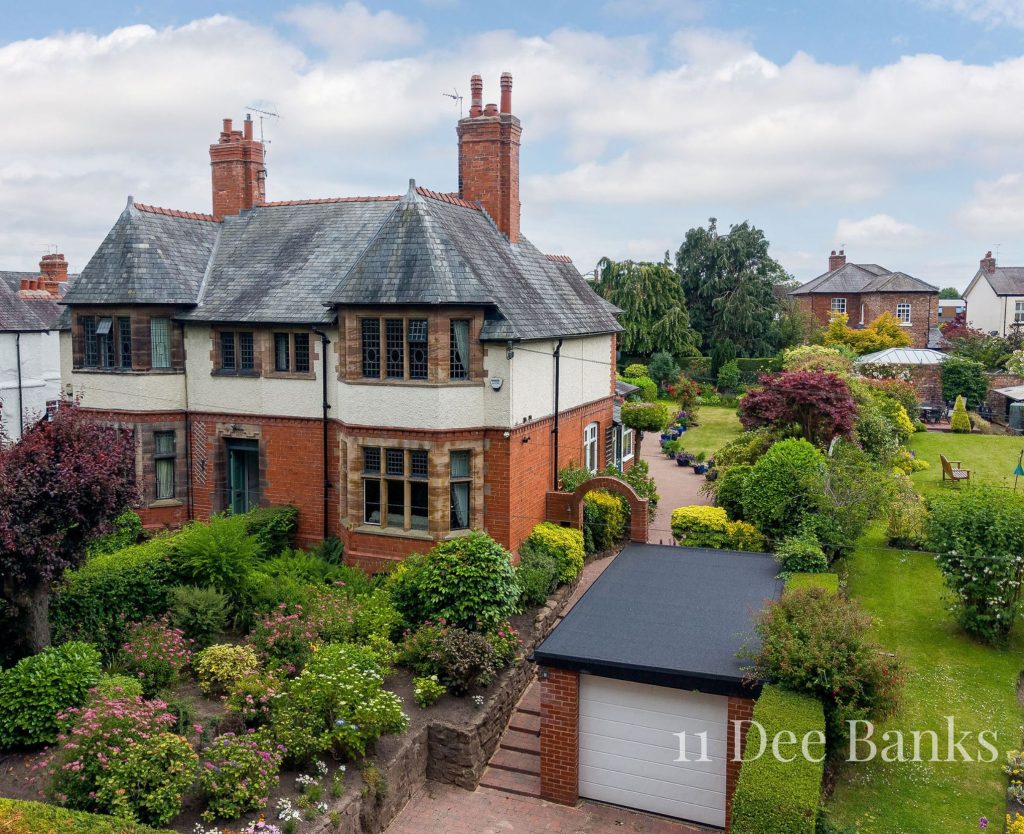 Dee Banks, Chester, CH3